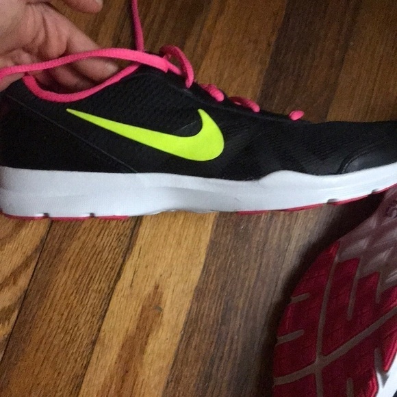 NWOT Nike Active Shoes - Picture 4 of 4
